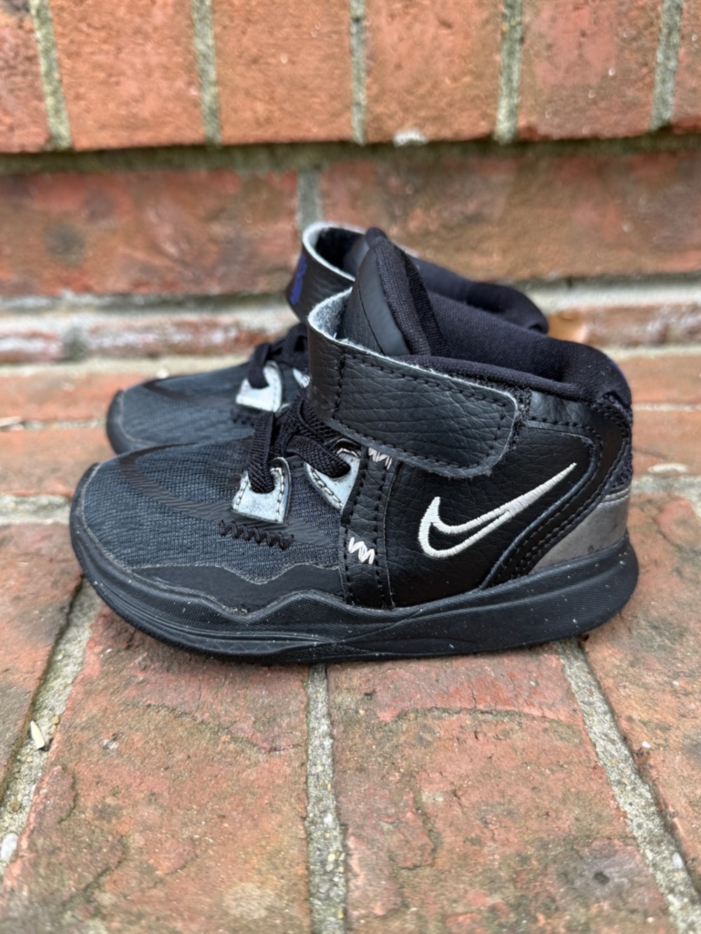 Nike Kyrie Infinity toddler sneakers Black Silver Shoes Size 6C Toddler kids